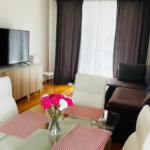 https://apartment-hurka-15-min-by-metro-to-downtown.praguehotelsweb.com